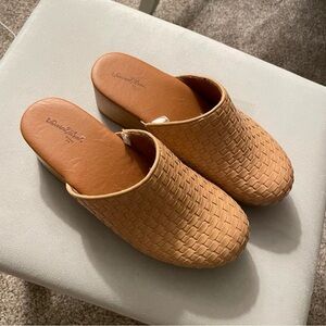 Universal Thread Beige Woven Mules
